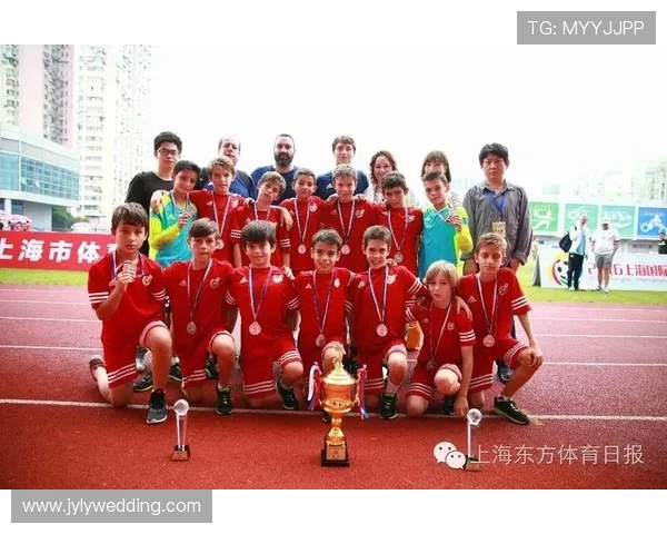 上海足球队在邀请赛中的比赛经验与表现分析